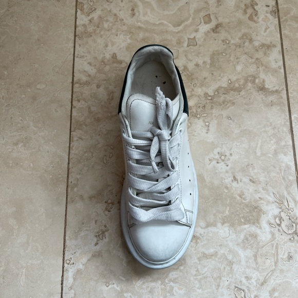 Alexander McQueen Oversized Sneaker in Black - Picture 9 of 13